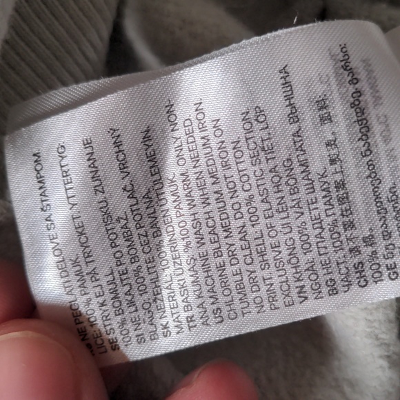 H&M Super soft and nice crewneck! - Picture 5 of 6